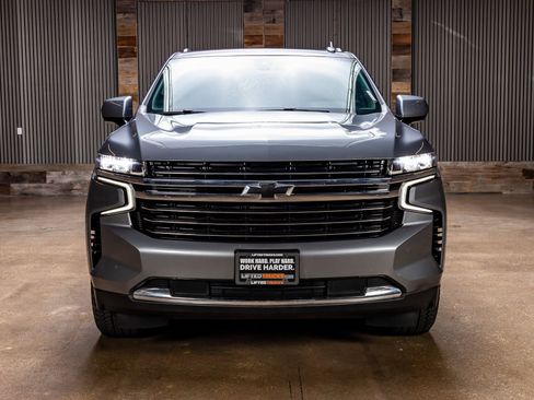 Used 2021 Chevrolet Suburban LT AWD/4WD image 2