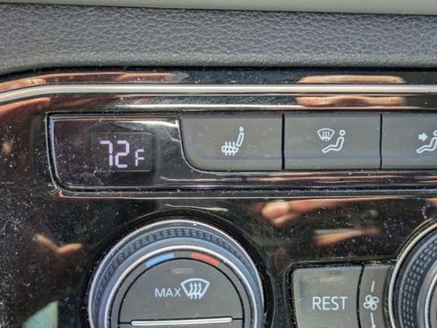 Used 2023 Volkswagen Atlas SE w/ Panoramic Sunroof Package image 25