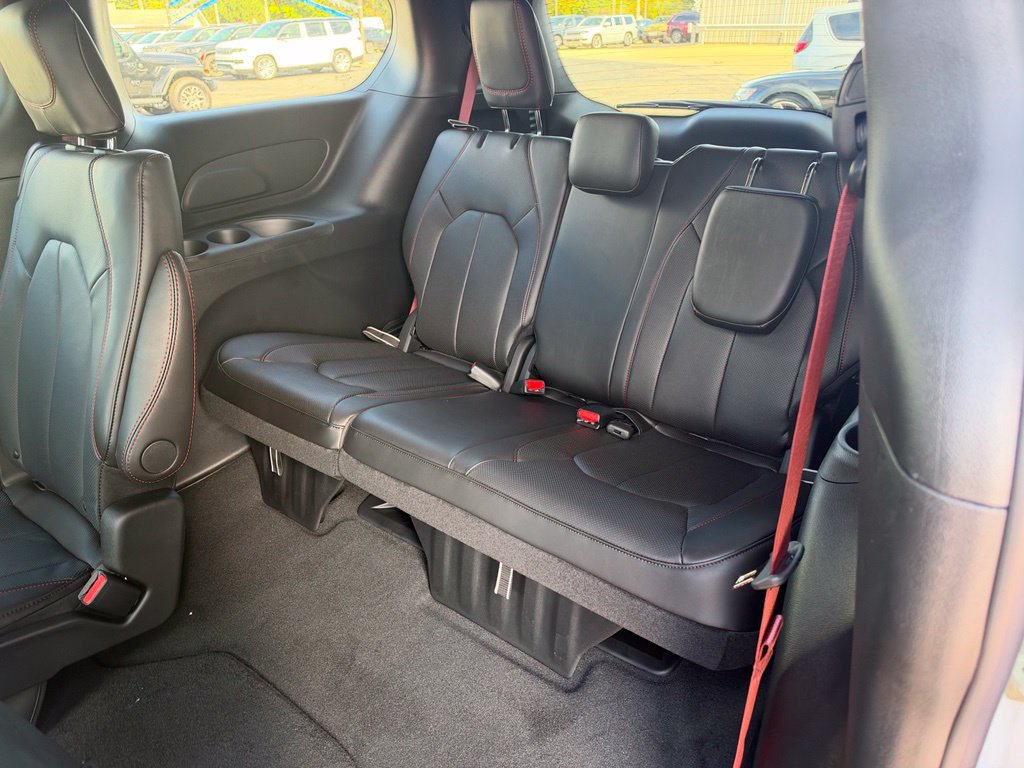 New 2027 Chrysler Pacifica Select AWD/4WD image 19