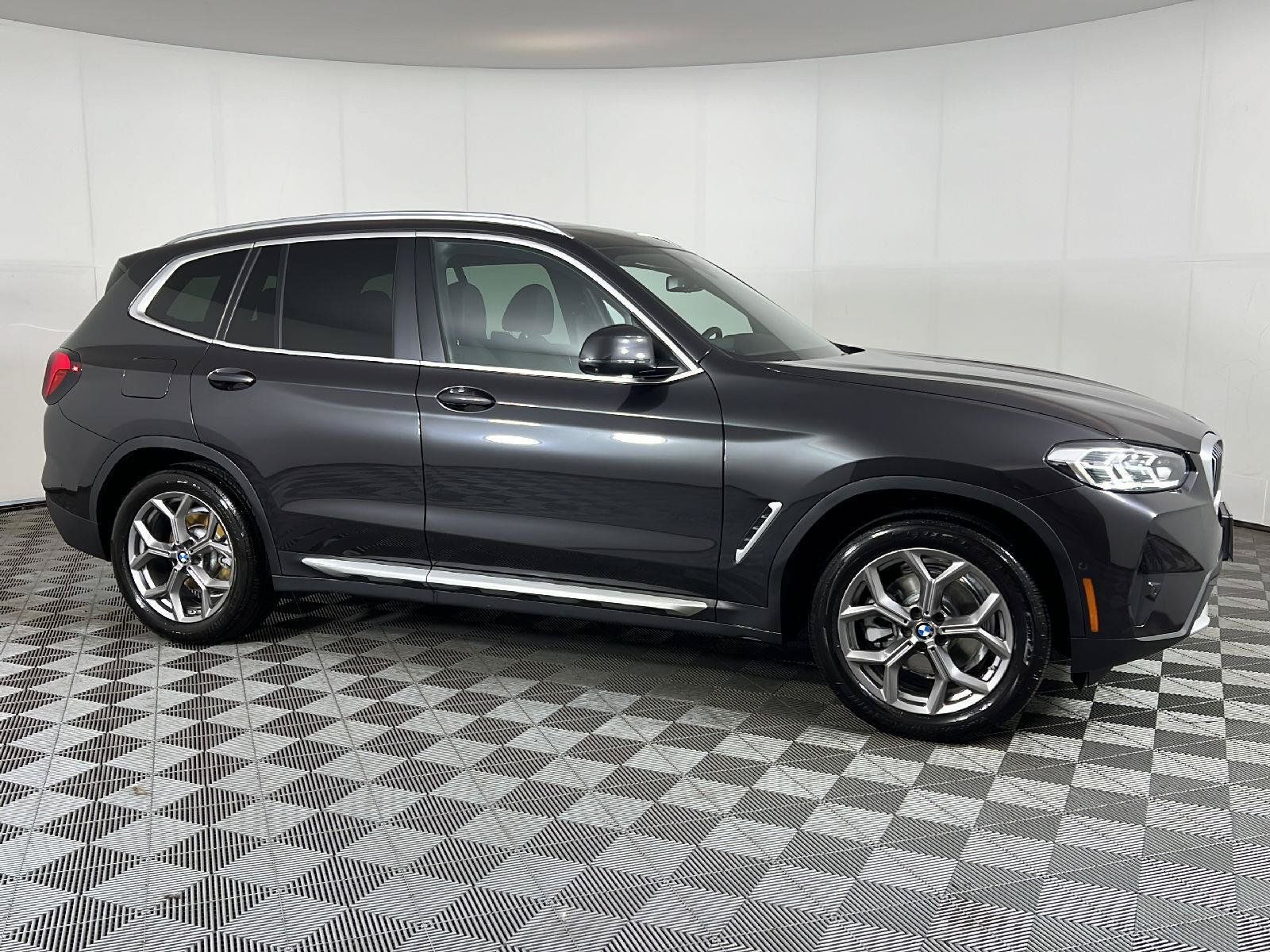 Used 2023 BMW X3 xDrive30i w/ Premium Package w/ZPA AWD/4WD image 3