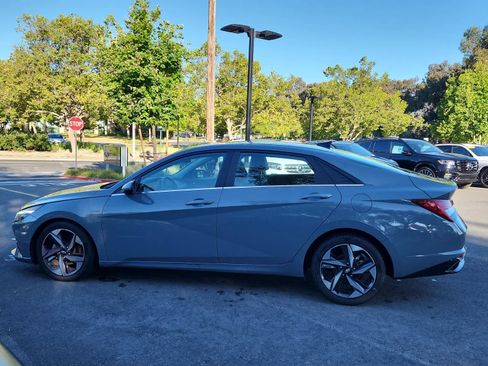 Used 2021 Hyundai Elantra Limited FWD image 9