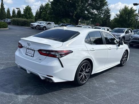 Used 2024 Toyota Camry SE w/ Cold Weather Package FWD image 4