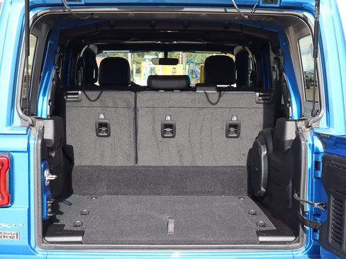 Used 2022 Jeep Wrangler Unlimited Sahara w/ Cold Weather Group image 9