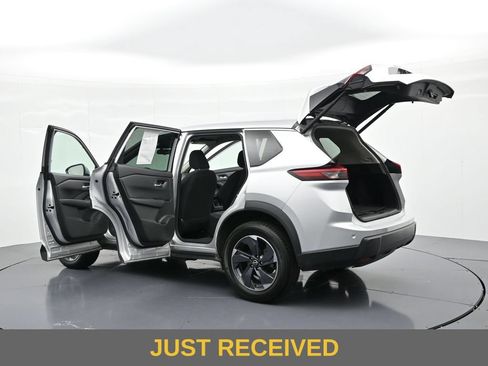 Used 2024 Nissan Rogue SV FWD image 23