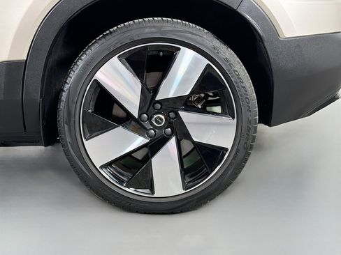 Used 2023 Volvo XC40 Recharge Ultimate image 31