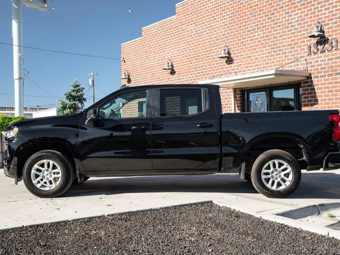 Used 2022 Chevrolet Silverado 1500 RST AWD/4WD image 3