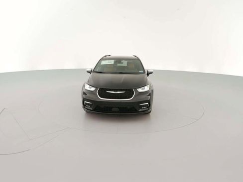 New 2026 Chrysler Pacifica Pinnacle image 2