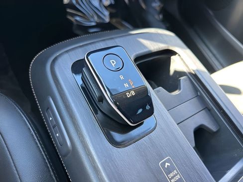 Used 2023 Nissan Ariya AWD image 17