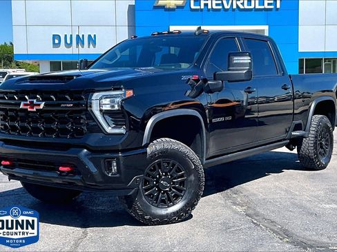 Used 2024 Chevrolet Silverado 2500 ZR2 w/ Technology Package AWD/4WD image 1