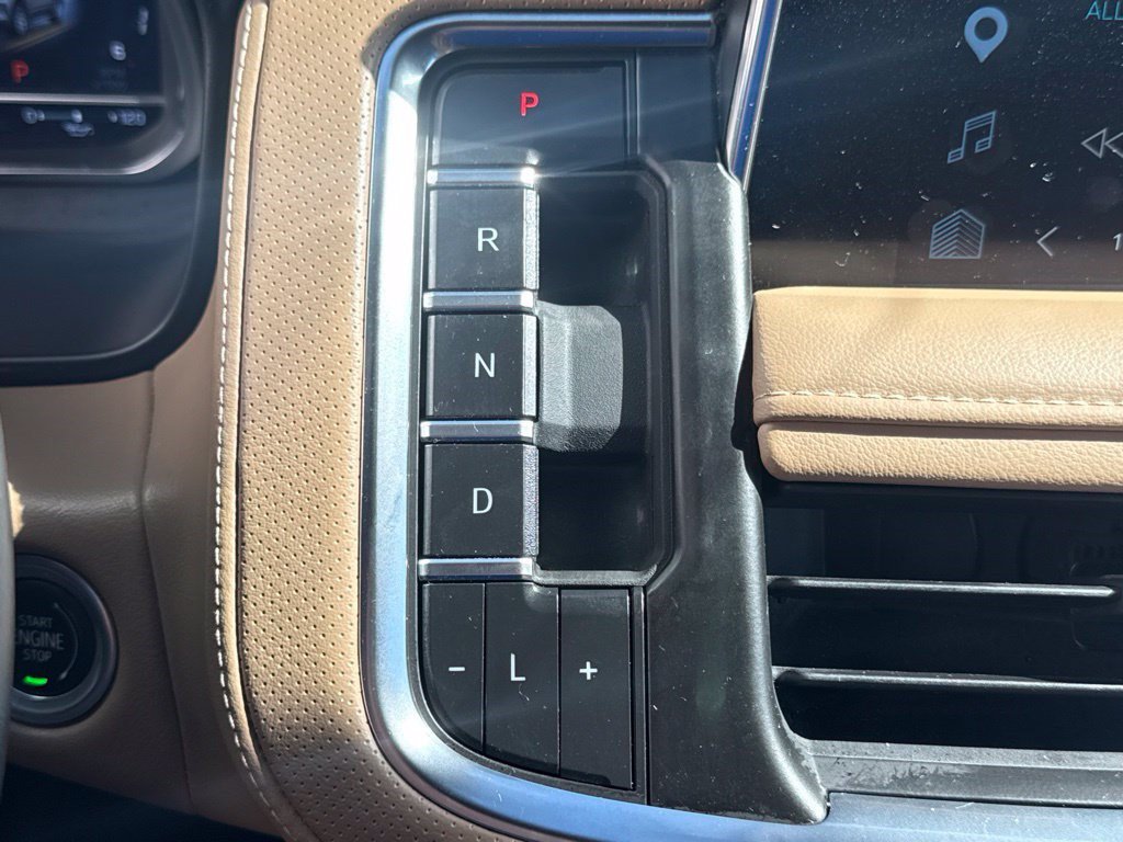 Used 2023 Chevrolet Tahoe Premier AWD/4WD image 23