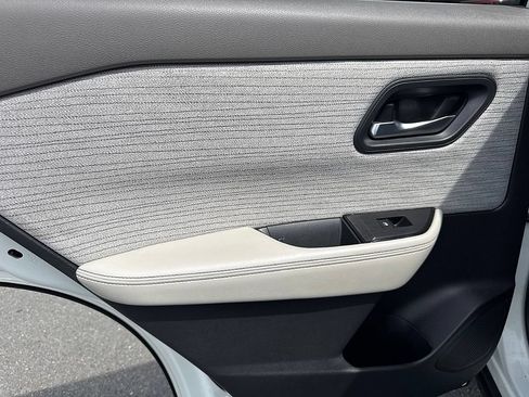 Used 2021 Nissan Rogue SV AWD/4WD image 12
