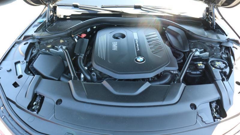 Used 2016 BMW 740i RWD image 25