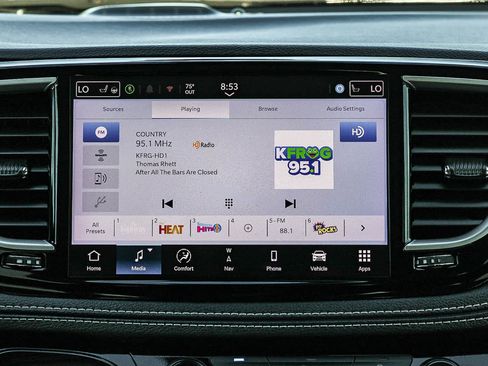 Used 2024 Chrysler Pacifica Limited FWD image 13