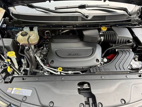 Used 2022 Chrysler Pacifica Touring-L FWD image 9
