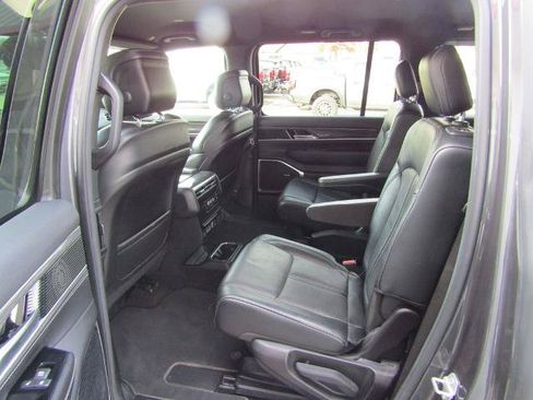 Used 2022 Jeep Wagoneer Series III w/ Flexible Seating Group AWD/4WD image 34