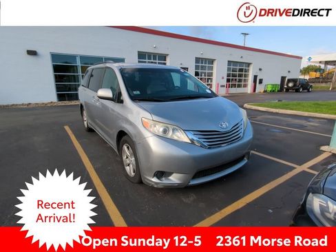 Used 2016 Toyota Sienna LE FWD image 1