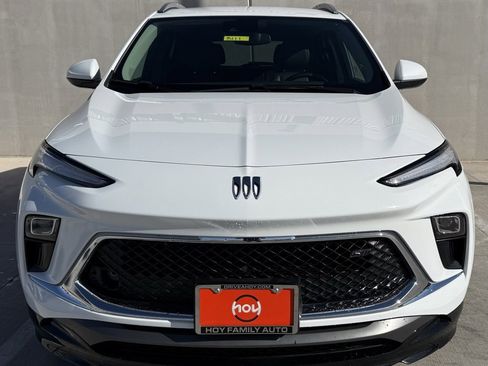 Used 2024 Buick Encore GX Sport Touring image 2