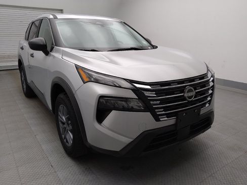 Used 2024 Nissan Rogue S AWD/4WD image 13