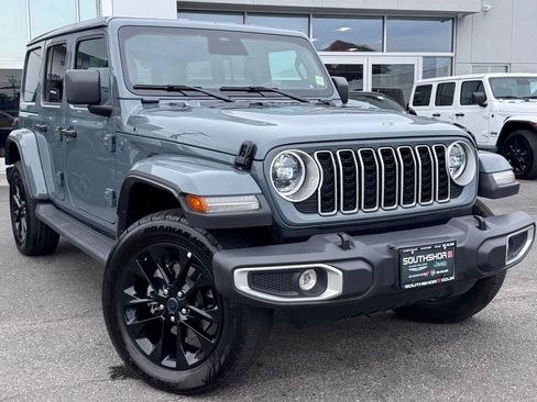 Used 2025 Jeep Wrangler Unlimited Sahara AWD/4WD image 1