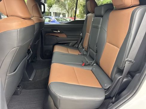 Used 2024 Lexus GX 550 w/ Cold Area Package AWD/4WD image 23