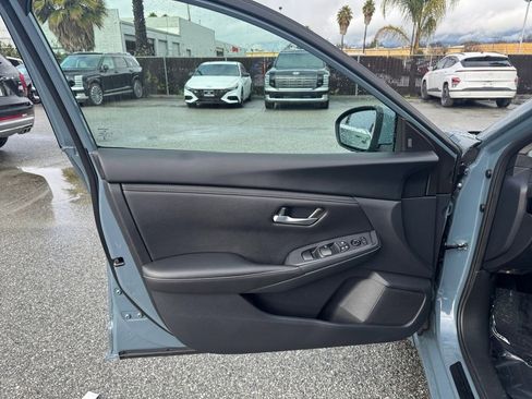 Used 2024 Nissan Sentra SV image 11