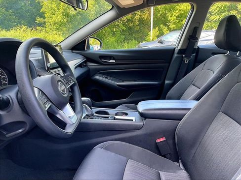 Used 2025 Nissan Altima 2.5 SV FWD image 4