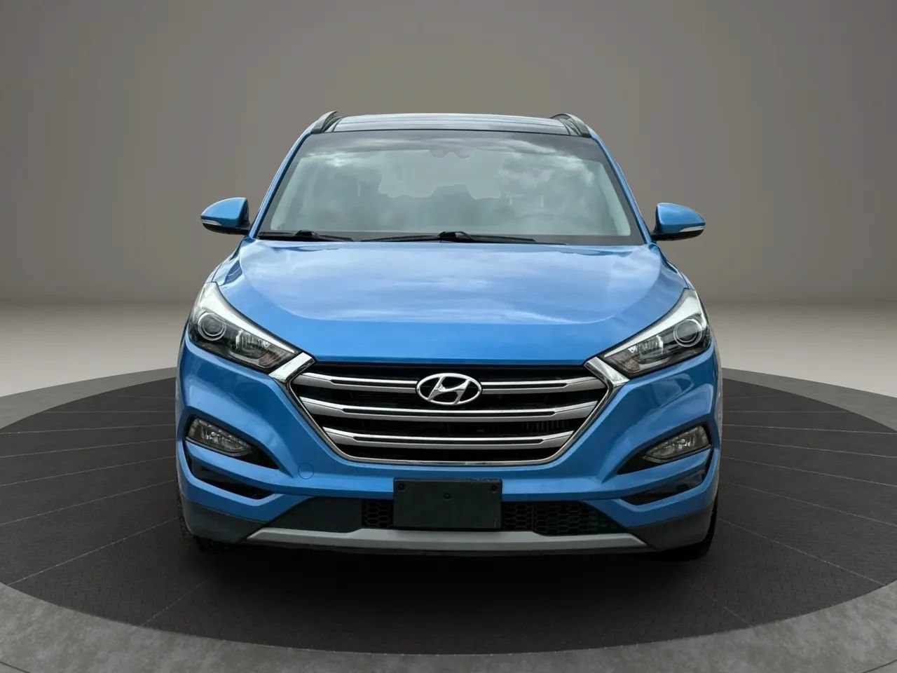 Used 2017 Hyundai Tucson Limited w/ Limited Ultimate Package 03 FWD image 4