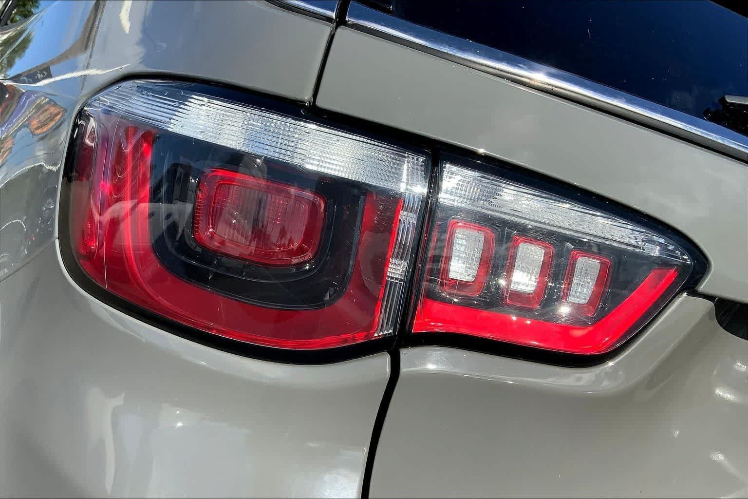 Used 2020 Jeep Compass Limited FWD image 32