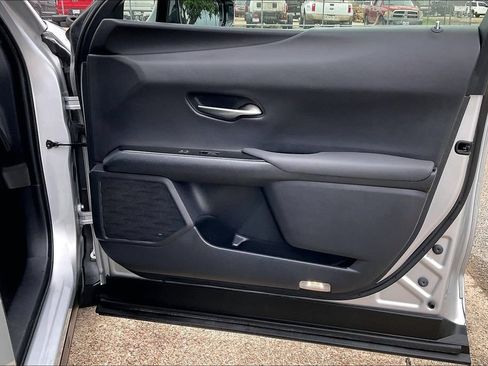Used 2019 Lexus UX 200 w/ Premium Package FWD image 29