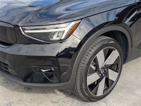 Used 2023 Volvo XC40 Recharge Ultimate image 9