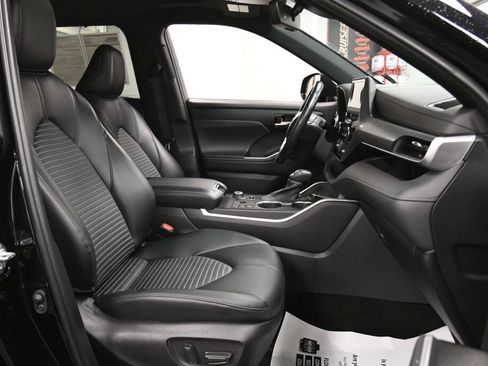 Used 2023 Toyota Highlander XSE image 31