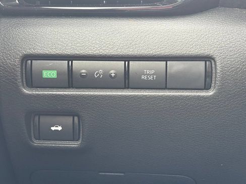Used 2025 Nissan Sentra SV FWD image 27