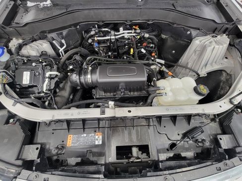 Used 2023 Ford Explorer XLT w/ Equipment Group 202A image 9