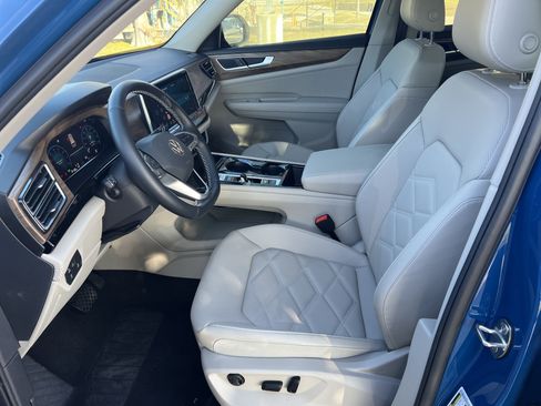 Used 2025 Volkswagen Atlas SE image 16