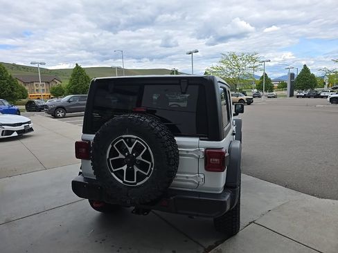 Used 2024 Jeep Wrangler Unlimited Rubicon AWD/4WD image 6
