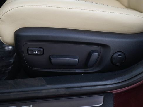 Used 2014 Toyota Avalon Limited FWD image 25