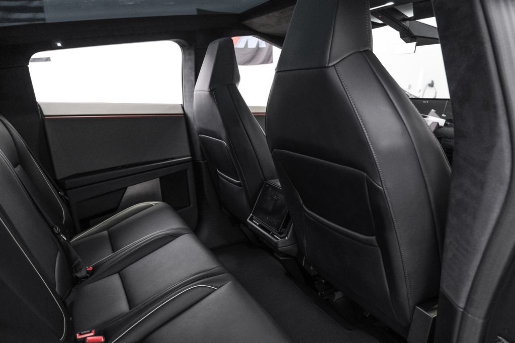 Used 2024 Tesla Cybertruck AWD Crew Cab image 33