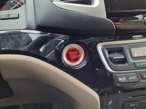 Certified 2017 Honda Pilot Elite image 11