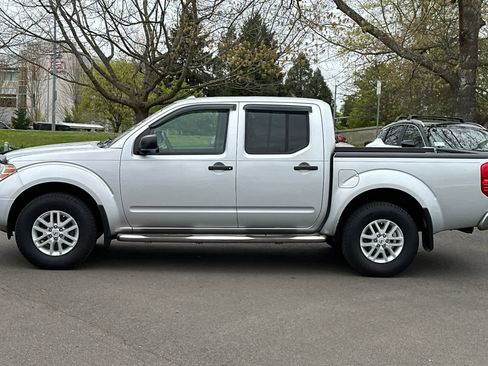 Used 2018 Nissan Frontier SV image 5