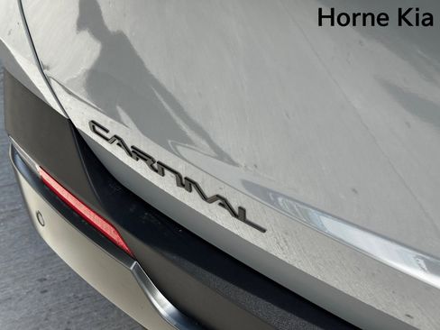 New 2026 Kia Carnival SX image 9