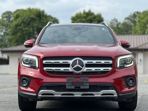 Used 2020 Mercedes-Benz GLB 250 4MATIC w/ Premium Package image 2