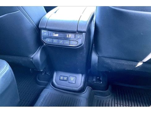 Used 2021 Toyota Highlander Platinum AWD/4WD image 10