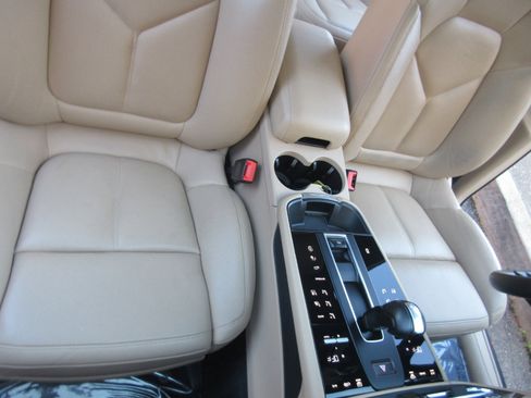 Used 2024 Porsche Macan image 29