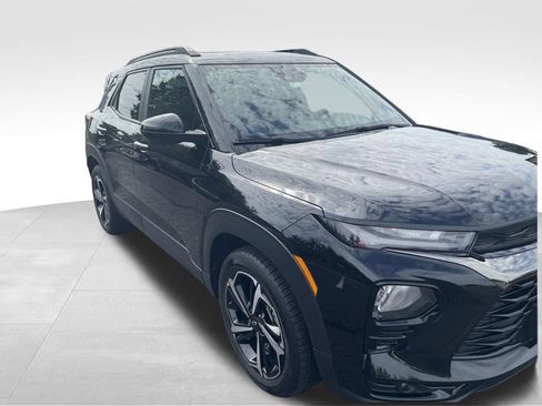 Used 2022 Chevrolet TrailBlazer RS w/ Sun and Liftgate Package FWD image 3