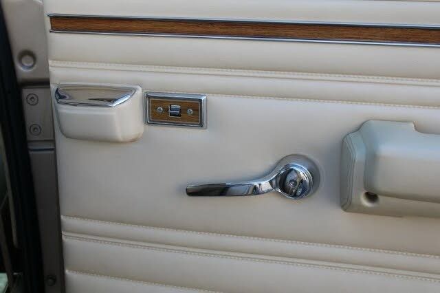 Used 1990 Jeep Grand Wagoneer AWD/4WD image 75