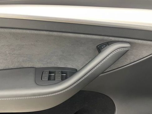 Used 2024 Tesla Model Y Performance image 10