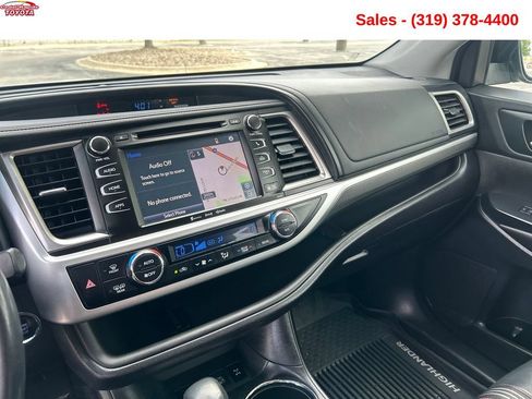 Used 2019 Toyota Highlander SE AWD/4WD image 15