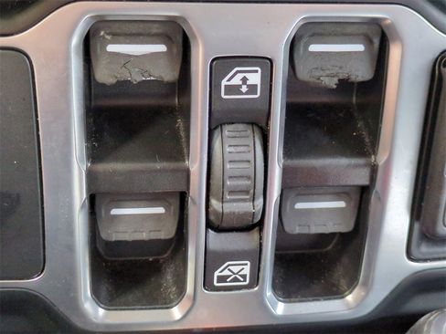 Used 2024 Jeep Wrangler Sahara image 22