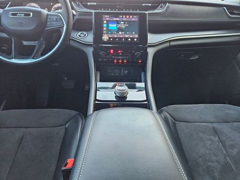 Used 2023 Jeep Grand Cherokee Altitude image 10