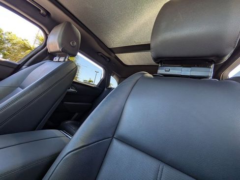 Used 2024 Land Rover Range Rover Velar Dynamic SE image 15